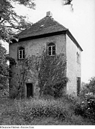 Klipphausen-Scharfenberg (ehem. Batzdorf). Weinbergshaus (Totenhäusel, 18. Jh.)