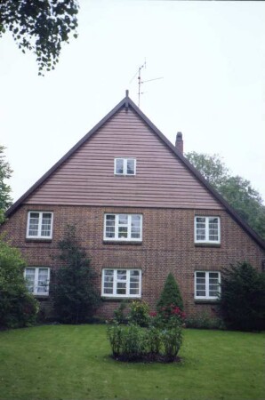 Dorfstraße 17: Bauernhaus: Giebelseite Wohntrakt: Giebel mit Verbretterung