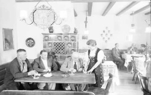Glottertal: Gasthaus zum Hirschen; Tisch am Ofen