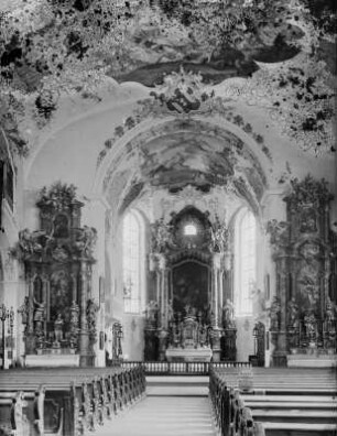 Mittenwald, Pfarrkirche : Mittenwald. Pfarrkirche St. Peter und Paul. Blick in den Altarraum