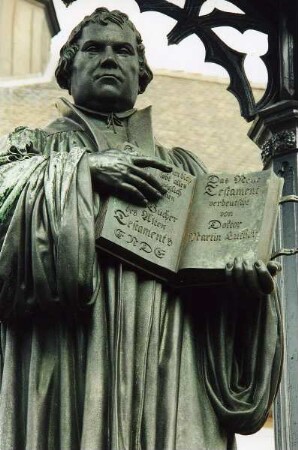 Wittenberg - Lutherdenkmal : Luthergedenkstätte, aufgenommen in Wittenberg ca. 2001
