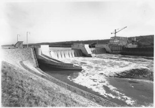 Wehr mit Kraftwerksneubau