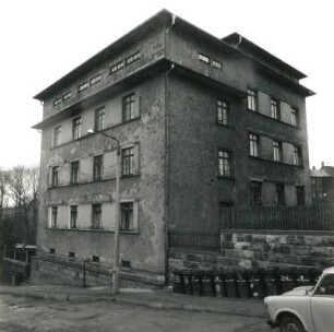 Reichenbach (Vogtland), Gabelsbergerstraße 5. Wohnhaus, Typ "Feiler" (um 1930; K. Feiler). Straßenansicht mit Einfriedung