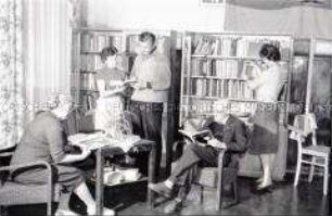 Lesen in der Bibliothek der LPG "Friedrich Engels" Schafstädt