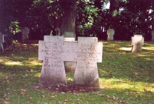 Doppelgrabstein auf dem Ehrenfriedhof, Blomberger Straße. Detmold