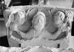 Fragment einer Archivolte: Christus mit einem Schwert im Mund, von der Porte-Sainte-Anne von Notre-Dame in Paris
