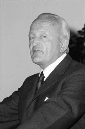 Freiburg: Novotel; Ansprache: Präsident des Weinbauverbandes Werner Tyrell
