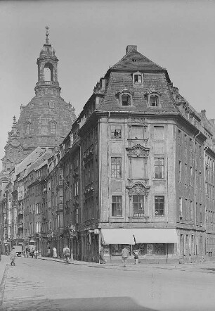 Rampische Straße mit Kopfbau von Matthäus Daniel Pöppelmann. Blick gegen die Frauenkirche