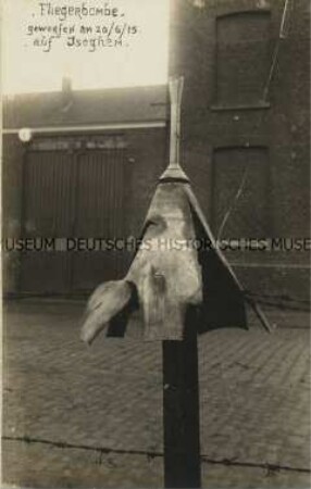Reste einer Fliegerbombe