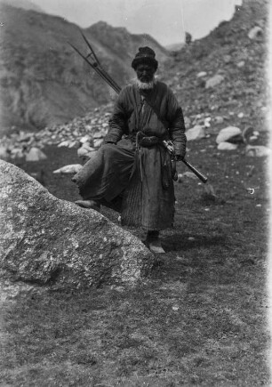 Männerportrait : Portrait eines Mannes aus Zentralasien im Tian Shan Hochgebirge