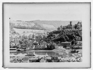 Blick von Kreuzwertheim auf Wertheim mit Burg, Altstadt mit alter Bebauung der Packhofstraße am Mainufer