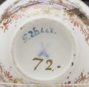 Koppchen und Unterschale mit Kauffahrteiszene — Porzellanmarke