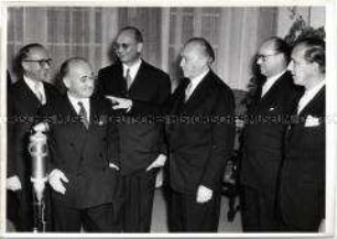 Jean Monnet, Präsident der Montanunion, bei seinem Antrittsbesuch bei Bundeskanzler Adenauer