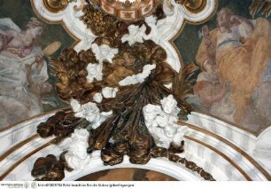 Gewölbedekoration, Engelsglorie und Taube des heiligen Geistes