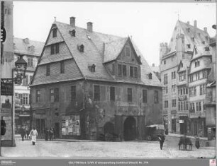 Mehlwaage (Fahrgasse 19), rechts Fürsteneck und Garküchenplatz 1-3