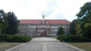 Eisenhüttenstadt, Zentraler Platz 1