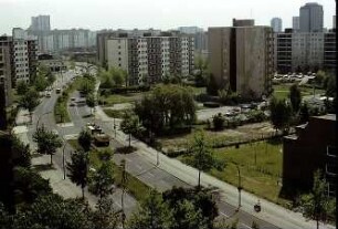 Berlin; Buckow: Gropiusstadt; Blick vom Dach des Ida Wolf-Hauses auf Fritz Erler-Allee