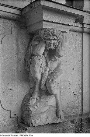 Dresden. Zwinger, Konsole mit hockendem Faun