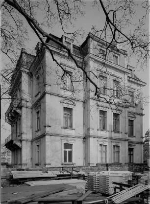 Blcik vom Wohnhaus, Hospitalstraße 13/15 über das Wohnhaus, Hospitalstr. 12 gegen Johannstadt