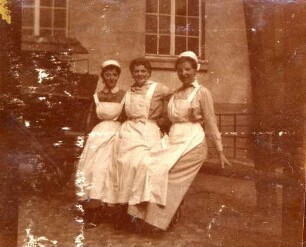 Erster Weltkrieg - Lazarett III Gewerbeschule Karlsruhe. Unbekannte Schwestern