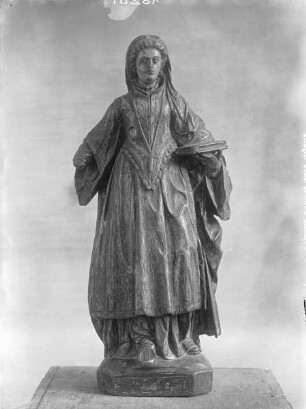 Statue einer geistlichen Frau
