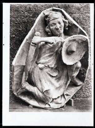 Marienkirche; Fugur unter dem Nebentürmchen der Westseite