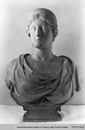 Antiker weiblicher Kopf auf moderner Büste : Weiblicher Kopf