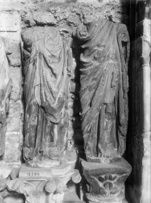 Fragmente zweier Statuen vom Südportal der Pariser Kirche Notre-Dame