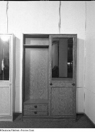 Garderobenschrank