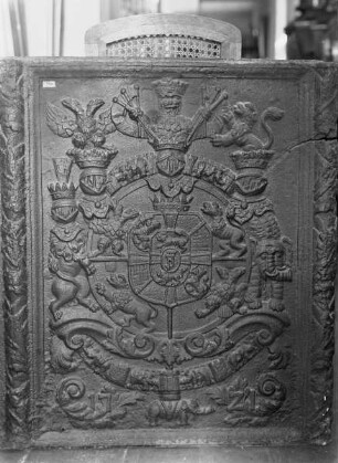 Ofenplatte mit Wappen des Grafen Danneskjöld-Laurig