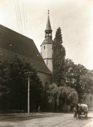 Oschatz, Klosterkirche, Franziskanerkirche, Außenansicht : Ansicht von Südwesten. Türme um 1400, Südfront um 1500