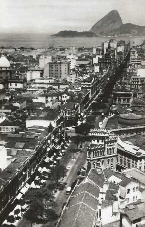 Rio de Janeiro, Brasilien. Avenida Rio Branco gegen Zuckerhut (Pão de Açúcar). Blick von dem Gebäude "A Noite"