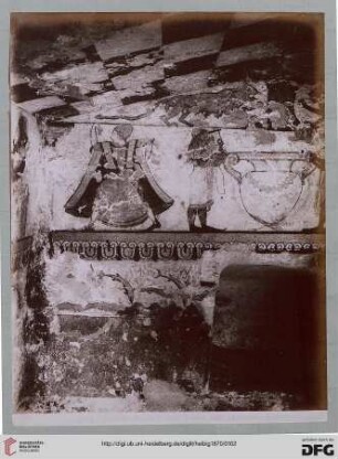 8626 Dettaglio frontone della Tomba delle Leonesse - Corneto