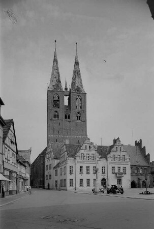 Stendal. Markt mit Marienkirche und Rathaus