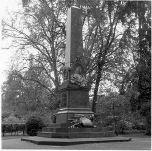 Kurpark, Landgrafen - Denkmal; Bad Homburg, Augustaallee 8 (Kaiser-Friedrich-Promenade)