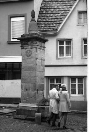 Unkel: Brunnensäule