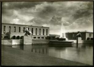 Ausstellungsgebäude, zerstört. Haupteingang