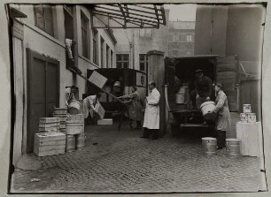 Entladung von Produkten der Rostock Gebrüder Margarine-Werke (Elmshorn) in Eimsbüttel