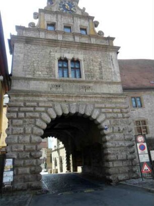 Stadtbefestigung - Stadttor (Maintor) von der Stadtseite
