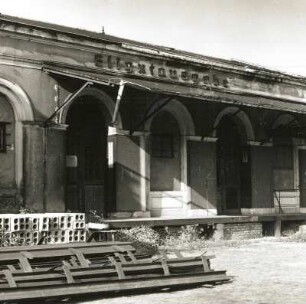 Dresden-Neustadt, Eisenbahnstraße. Güterbahnhof. Empfangsgebäude des ehemaligen Leipziger Bahnhofs. Eilgutausgabe