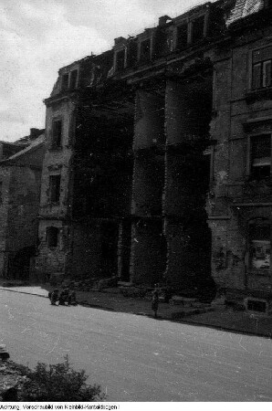 Dresden, Hechtviertel. von den Kriegsschäden beräumte Strassen, 1945