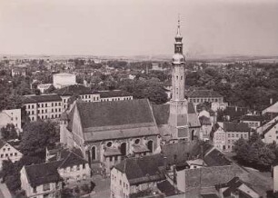 Zittau. Blick vom Turm der Johanniskirche auf die Stadt mit dem Ortsteil Hirschfelde im Hintergrund