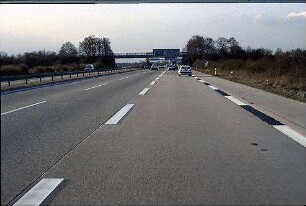 Hauptfahrbahn Nord (Heidelberg Richtung Mannheim): Zufahrt auf AS Mannheim-Neckarau mit Spuraufteilung