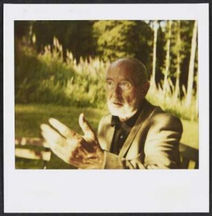 Klaus Oberer in seinem Garten in Worpswede