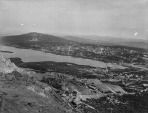 Blick auf Kiruna : Blick vom Erzberg auf die Stadt Kiruna mit dem See luossajärvi
