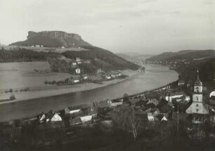 Königstein (Sächsische Schweiz). Stadtteilansicht mit Blick zum Lilienstein, elbaufwärts gesehen