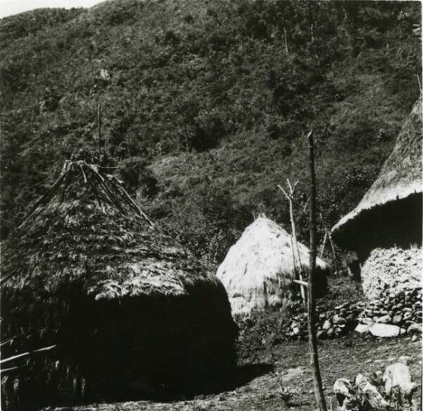 Dancing hut, wedding huts, women's meeting house in the Southern Paramos