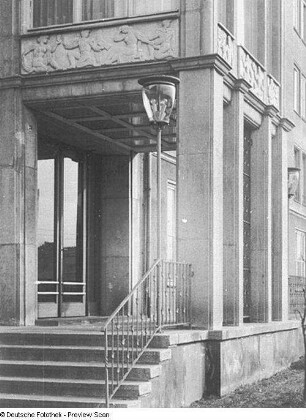 Dresden-Johannstadt, Güntzstraße 28. Studentenwohnheim (1953/1955; W. Rauda). Eckansicht des Seitenrisalites
