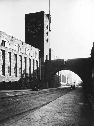 Hoechst AG Verwaltungsgebäude; Frankfurt, Brüningstraße 45
