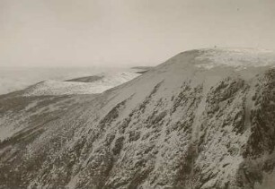 Riesengebirge. Das Hohe Rad (1509 m) und die Große Sturmhaube (1424 m), über die Große Schneegrube gesehen